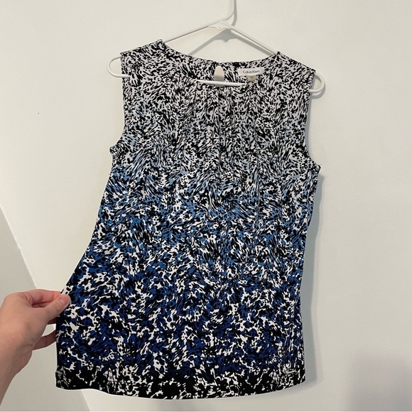 CALVIN KLEIN Sleeveless Pleat Neck Blouse White Blue Black Geometric Work Tank S - Picture 7 of 13
